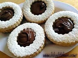 Pasticcini di Frolla al Cioccolato con Zucchero a Velo