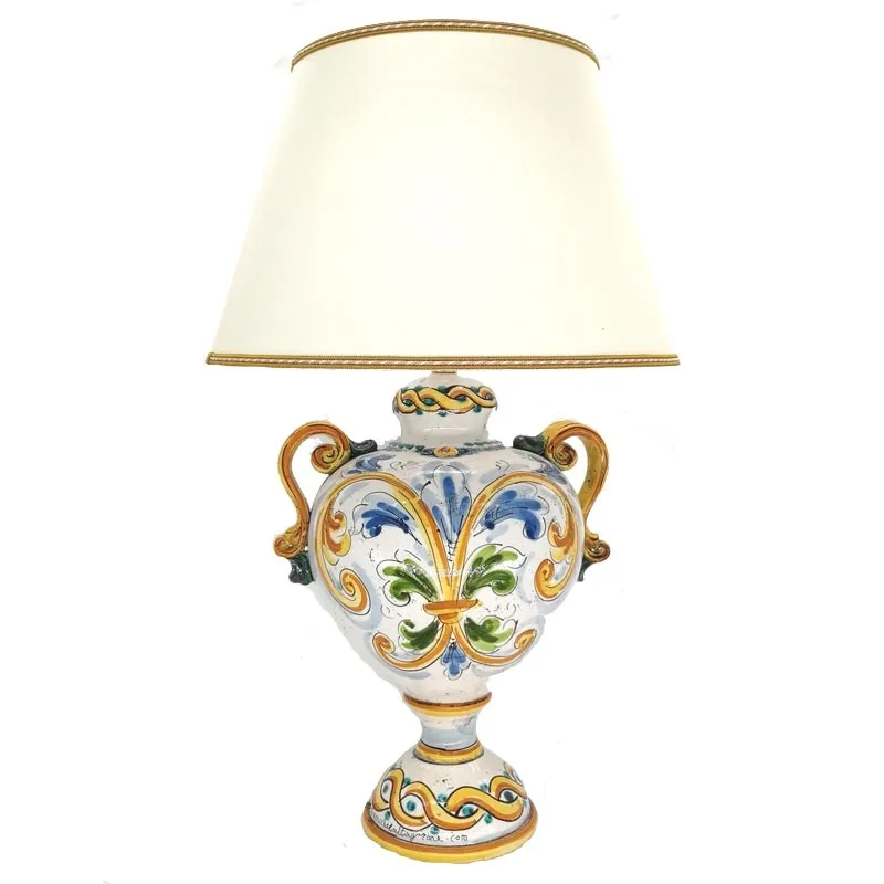 Lume in ceramica medio con manici.